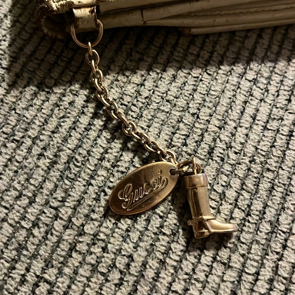 GUCCI wallet with charm *** has flaws - Picture 9 of 17